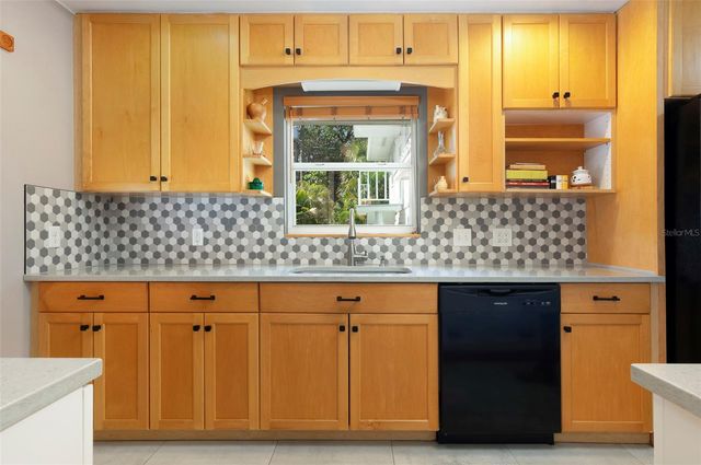 3016 3RD AVENUE N, St Petersburg, FL 33713