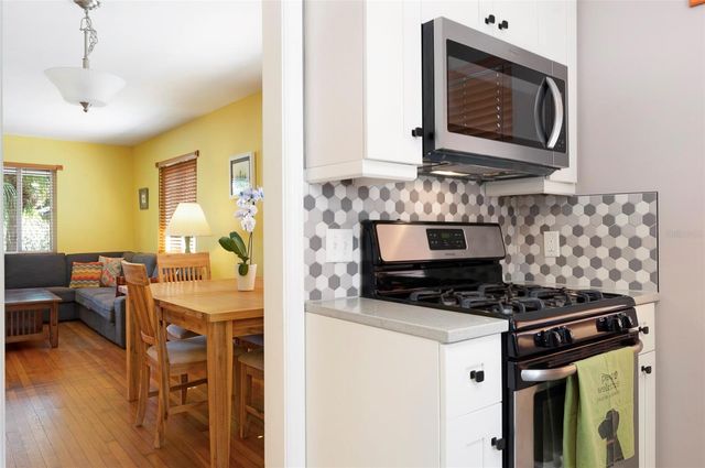 3016 3RD AVENUE N, St Petersburg, FL 33713