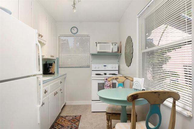 3016 3RD AVENUE N, St Petersburg, FL 33713