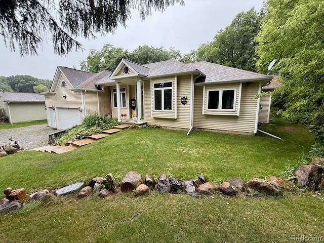 889 Cronkite Drive, Orion Charter Township, MI 48362