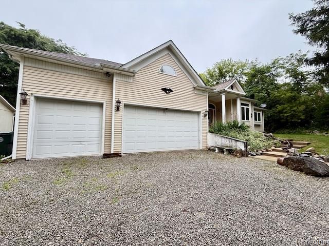 889 Cronkite Drive, Orion Charter Township, MI 48362