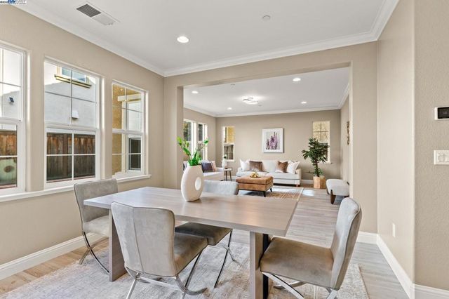 1525 Middle Ln, Hayward, CA 94545