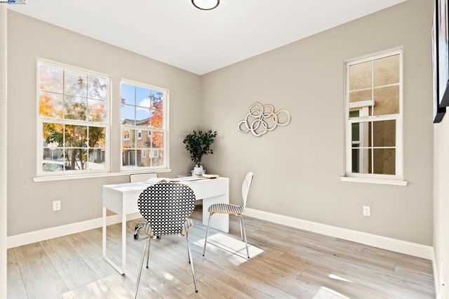 1525 Middle Ln, Hayward, CA 94545