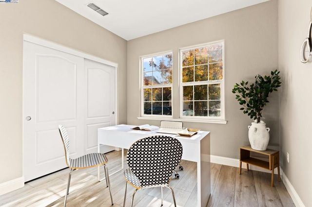 1525 Middle Ln, Hayward, CA 94545