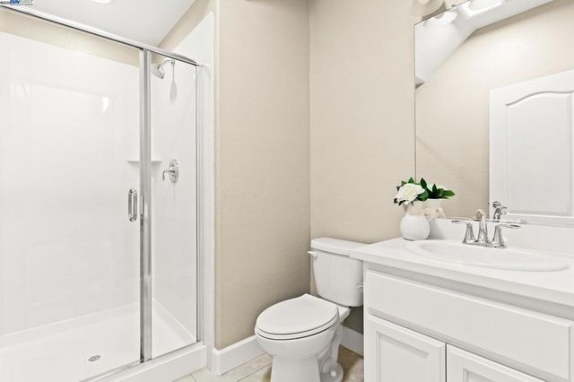 1525 Middle Ln, Hayward, CA 94545