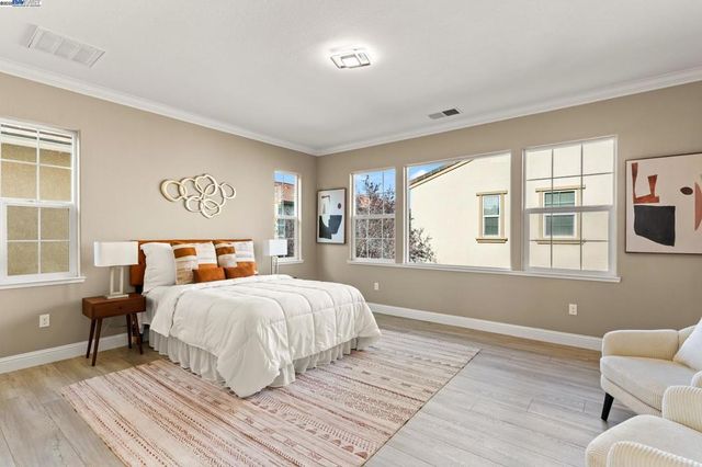 1525 Middle Ln, Hayward, CA 94545