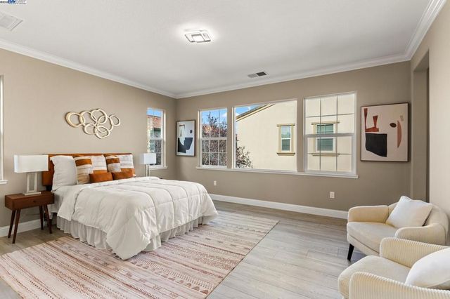 1525 Middle Ln, Hayward, CA 94545