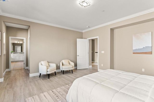 1525 Middle Ln, Hayward, CA 94545