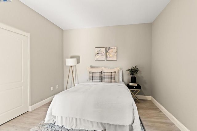 1525 Middle Ln, Hayward, CA 94545