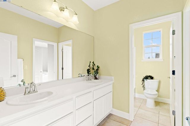 1525 Middle Ln, Hayward, CA 94545