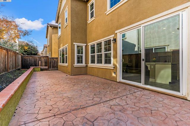 1525 Middle Ln, Hayward, CA 94545