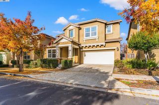 1525 Middle Ln, Hayward, CA 94545