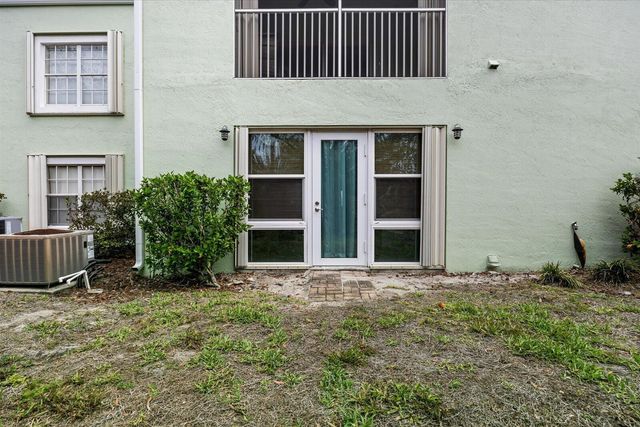 2074 SE Wild Meadow Circle, Port St. Lucie, FL 34952