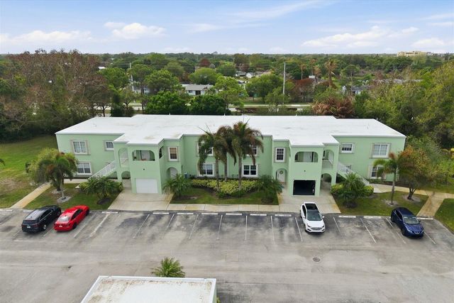 2074 SE Wild Meadow Circle, Port St. Lucie, FL 34952