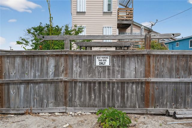 2025 S 11th St, Mustang Isle 2, Port Aransas, TX 78373