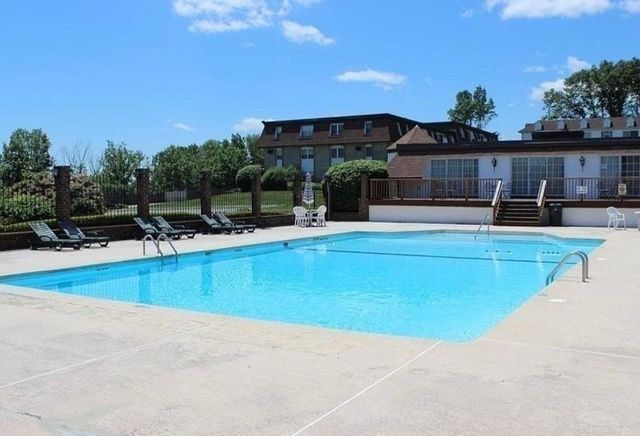 18 Williamsburg Ct 23, Shrewsbury, MA 01545