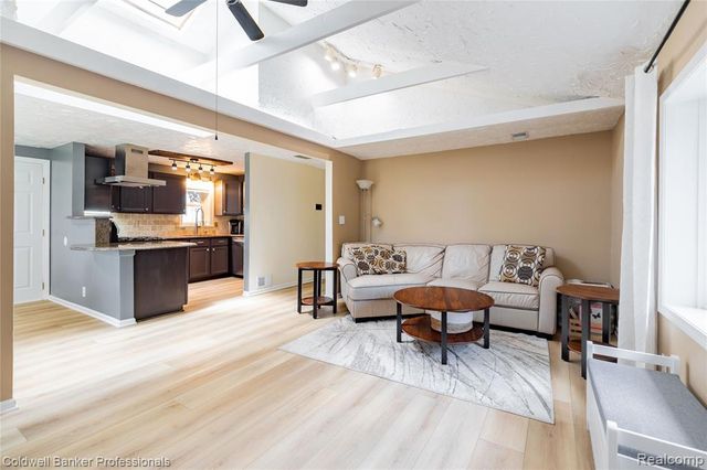 4020 Totem Lane, Waterford, MI 48328