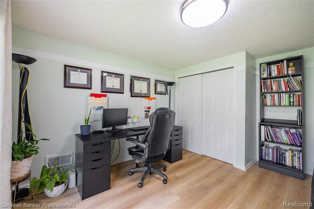 4020 Totem Lane, Waterford, MI 48328