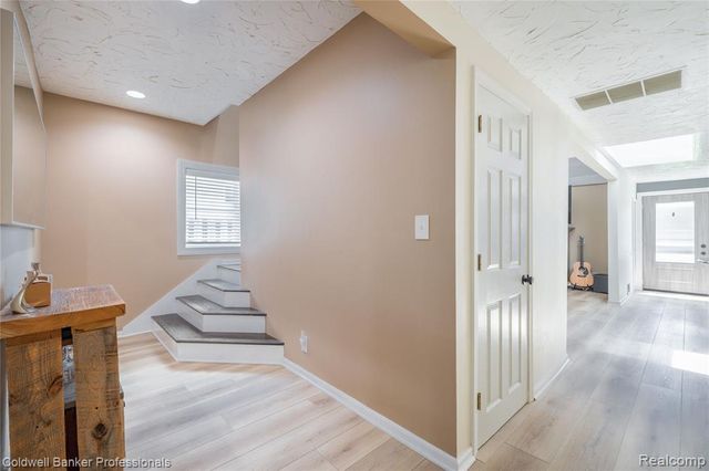 4020 Totem Lane, Waterford, MI 48328