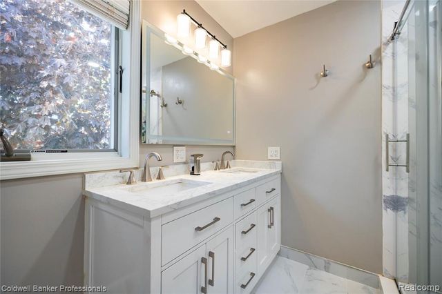 4020 Totem Lane, Waterford, MI 48328