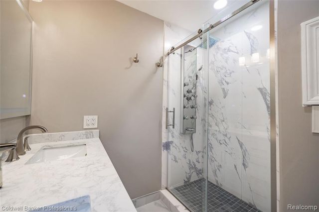 4020 Totem Lane, Waterford, MI 48328