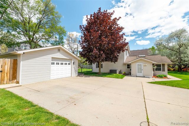 4020 Totem Lane, Waterford, MI 48328
