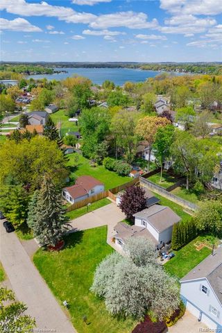 4020 Totem Lane, Waterford, MI 48328