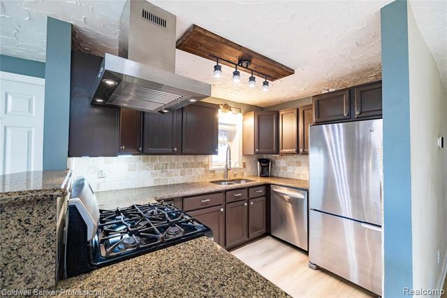 4020 Totem Lane, Waterford, MI 48328