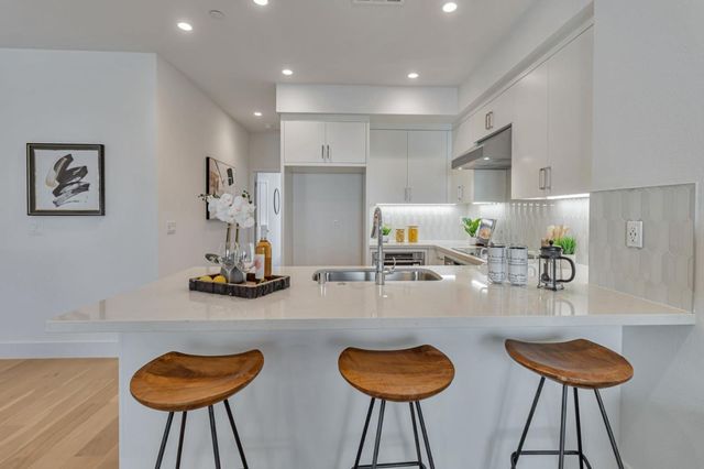 1112 Juana Court, Palo Alto, CA 94303