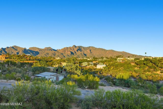 5051 N Hillcrest Drive, Tucson, AZ 85704