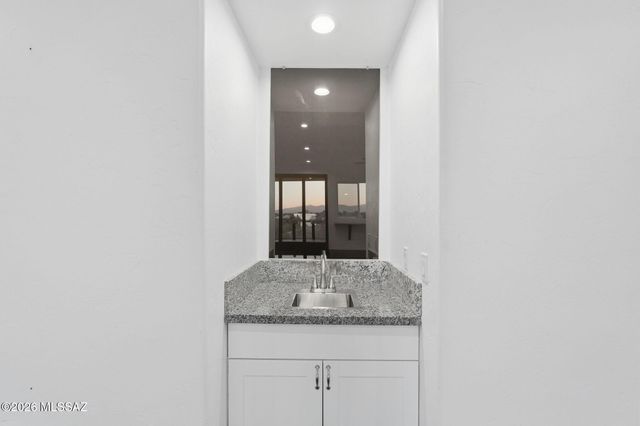 5051 N Hillcrest Drive, Tucson, AZ 85704