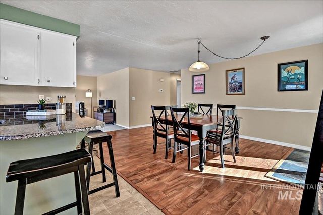 3912 N Pepperwood Dr, Boise, ID 83704