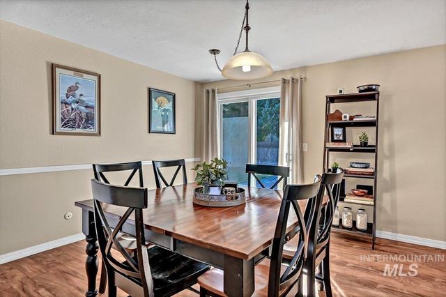 3912 N Pepperwood Dr, Boise, ID 83704