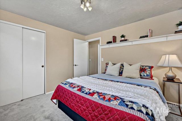 3912 N Pepperwood Dr, Boise, ID 83704