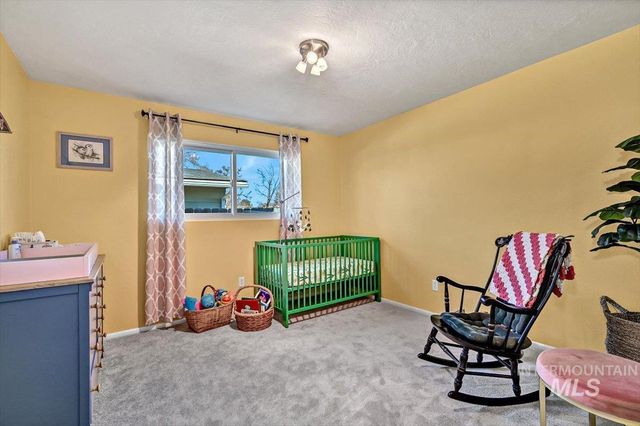 3912 N Pepperwood Dr, Boise, ID 83704