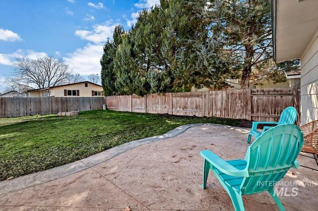 3912 N Pepperwood Dr, Boise, ID 83704
