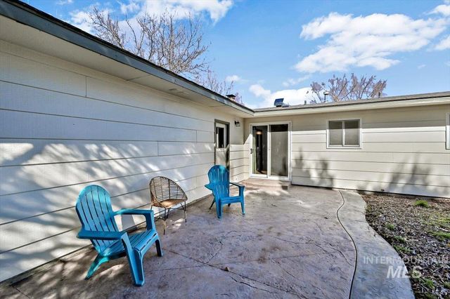 3912 N Pepperwood Dr, Boise, ID 83704
