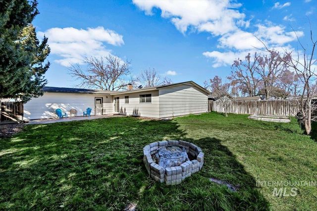 3912 N Pepperwood Dr, Boise, ID 83704