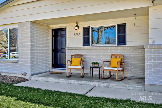 3912 N Pepperwood Dr, Boise, ID 83704