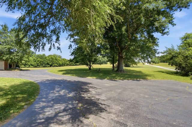 445 Carters Creek Pike, Columbia, TN 38401