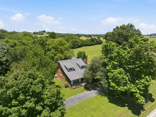 445 Carters Creek Pike, Columbia, TN 38401