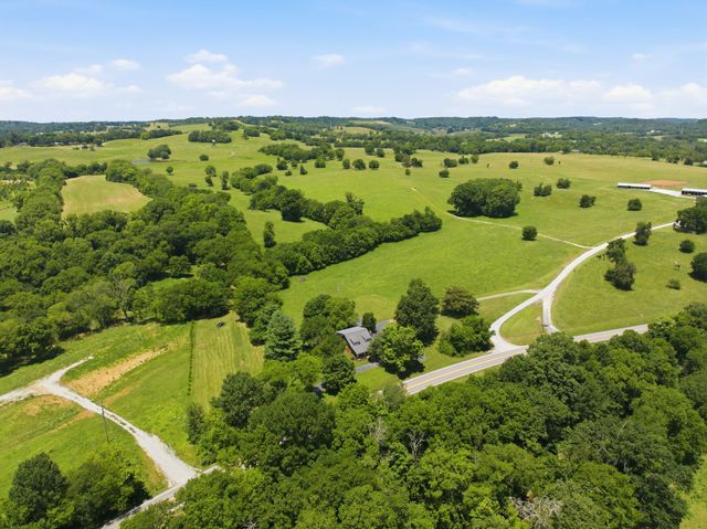 445 Carters Creek Pike, Columbia, TN 38401