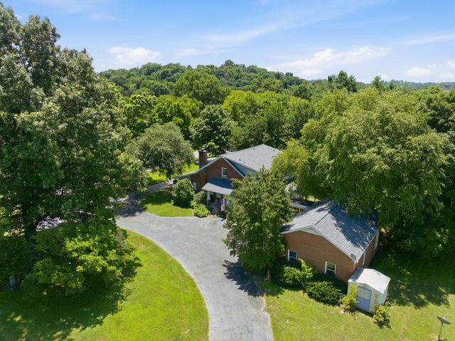 445 Carters Creek Pike, Columbia, TN 38401