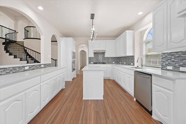 2824 Pino, Grand Prairie, TX 75054