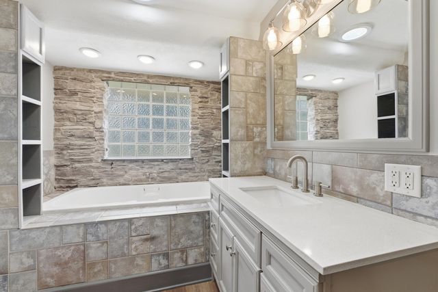 15038 CATALINA Terrace, Council Bluffs, IA 51503