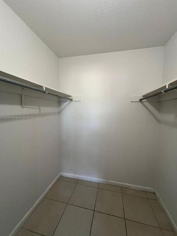 4160 NW 21st St 211-F, Lauderhill, FL 33313