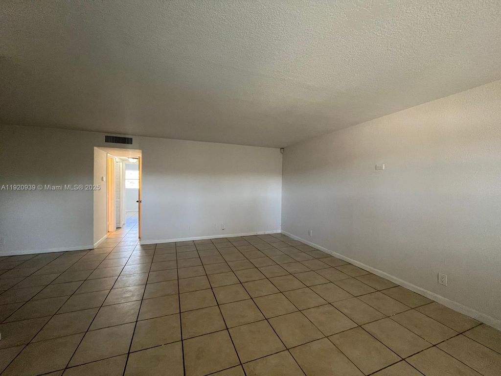 4160 NW 21st St 211-F, Lauderhill, FL 33313