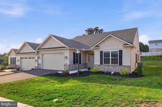 620 BLUFF STONE DR #11, York, PA 17402