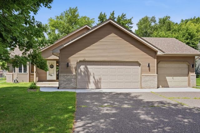 535 Hawthorn Road, Lino Lakes, MN 55014