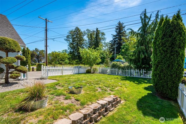 203 3rd Street NE, Yelm, WA 98597